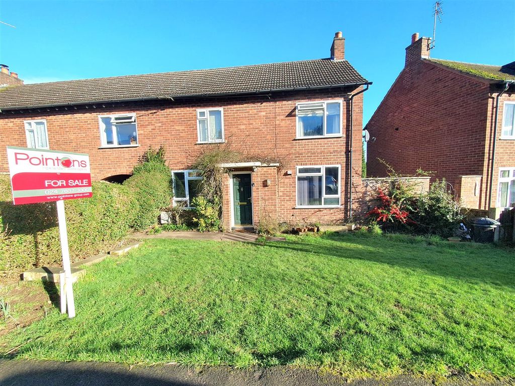4 bed end terrace house for sale in The Woodlands, Hartshill, Nuneaton