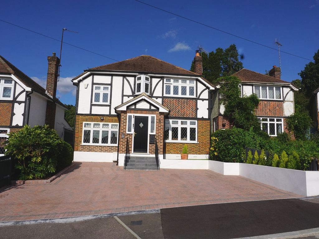3 bed detached house for sale in Tudor Close, Chessington, Surrey. KT9