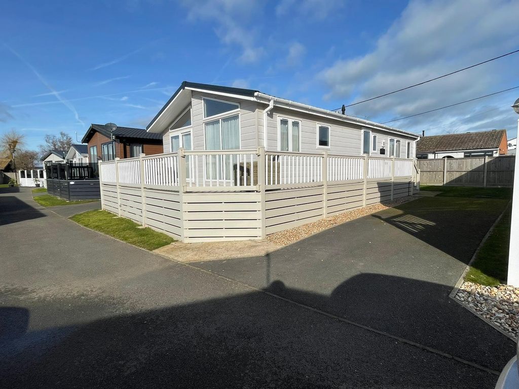2 bed lodge for sale in Faversham Road, Seasalter, Whitstable CT5 Zoopla