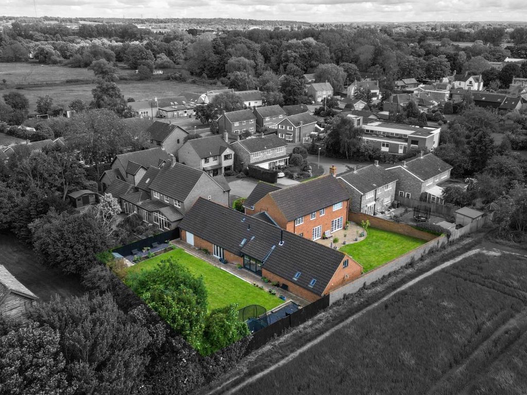 6 bed detached house for sale in Brickhill Close, Blunham, Bedford MK44