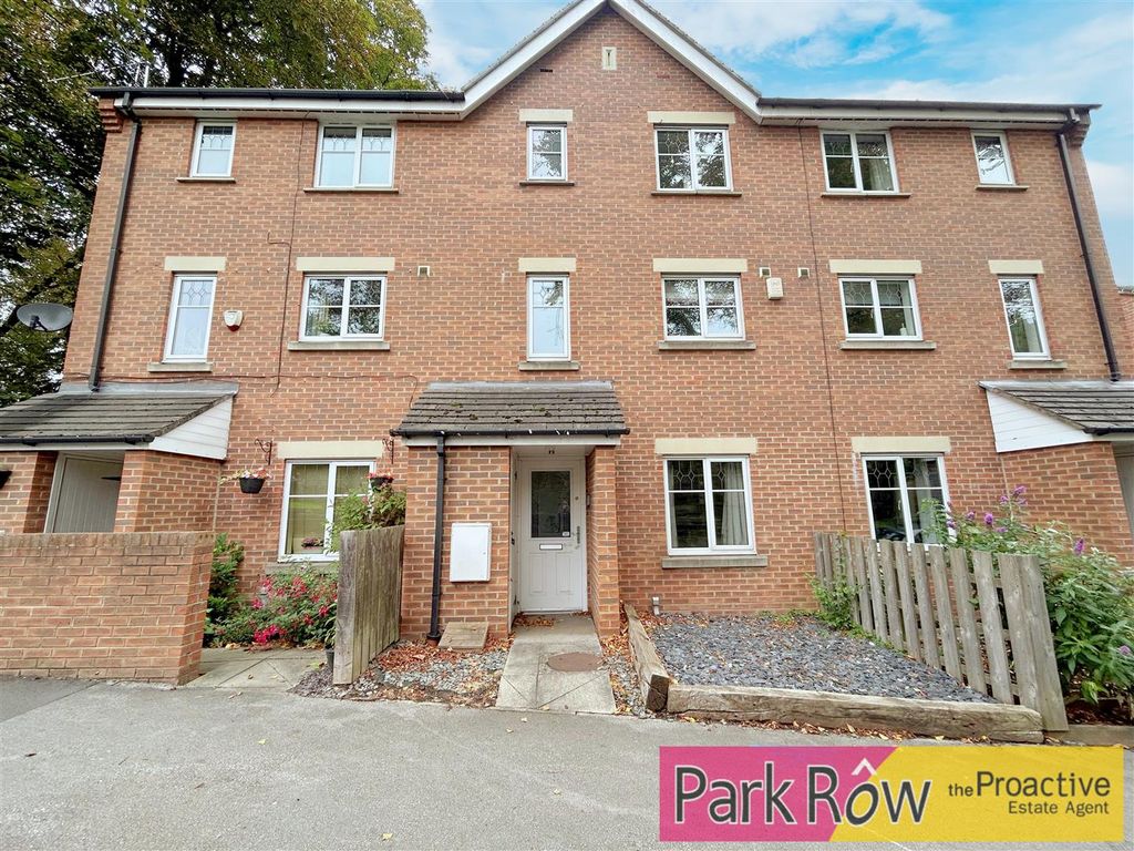 4 bed town house for sale in North Baileygate, Pontefract WF8, £230,000