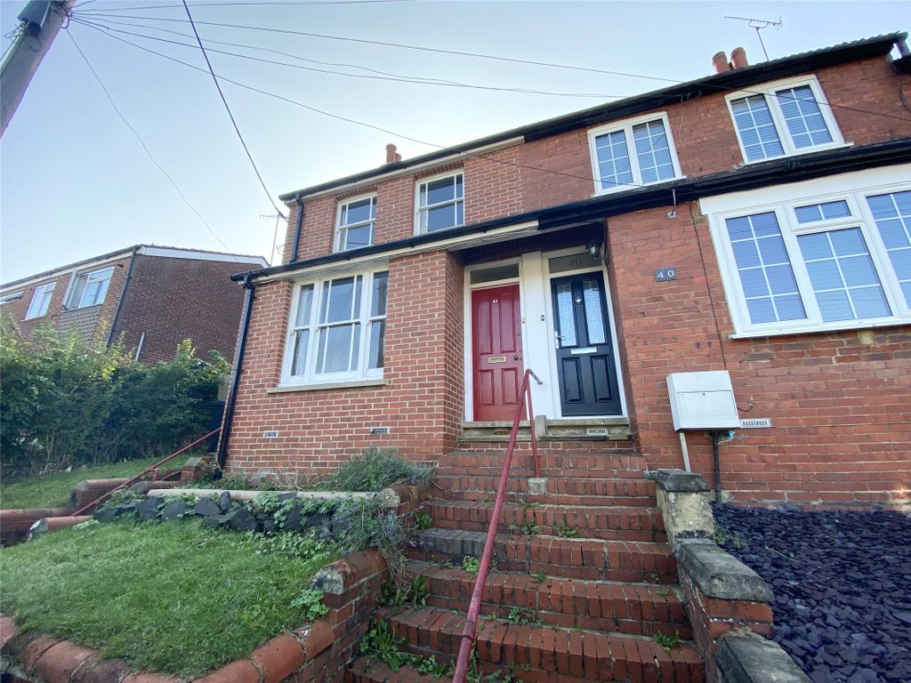 2 bed end terrace house to rent in Holmesdale Road, North Holmwood