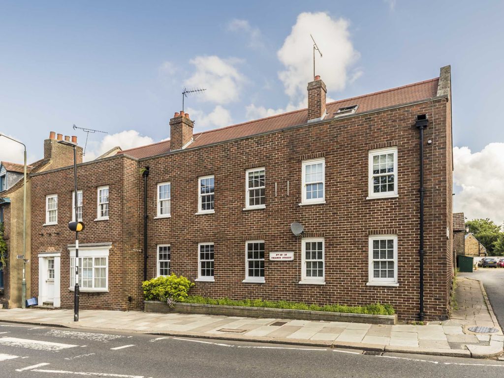 2 bed flat for sale in Thames Street, Hampton TW12, £415,000 Zoopla