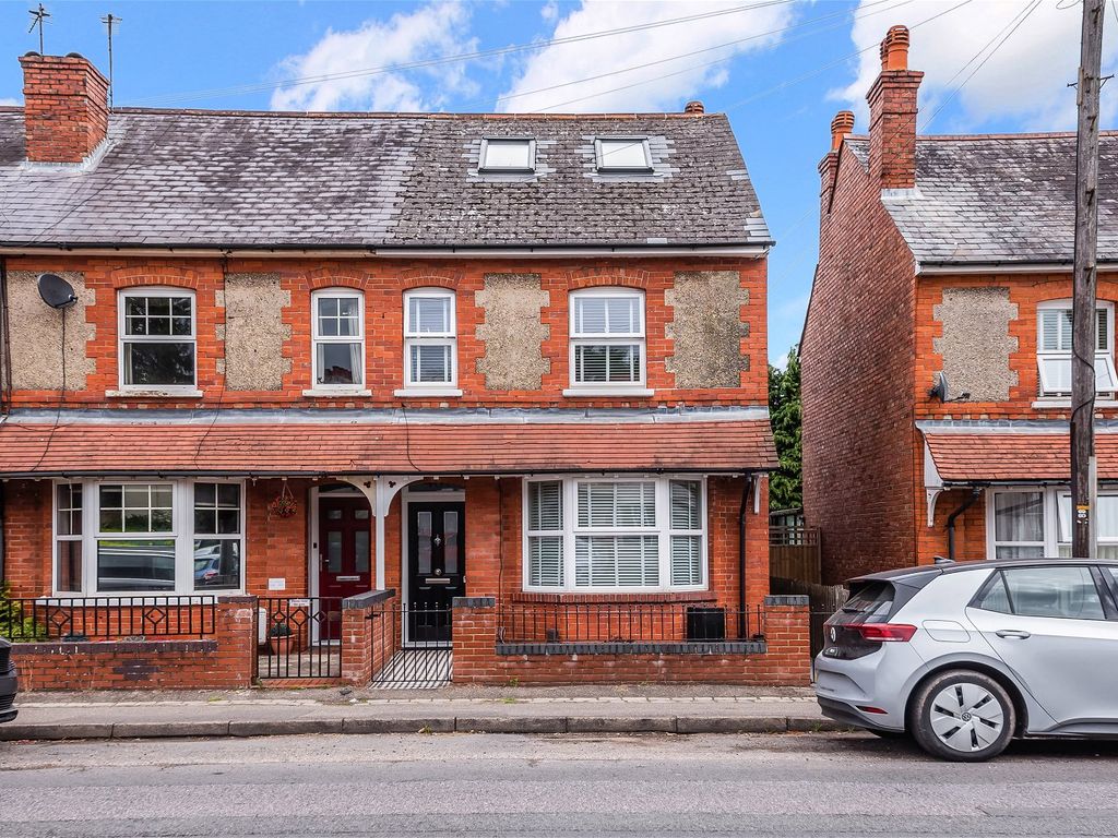 4 bed end terrace house for sale in Limpsfield Road, Warlingham CR6, £