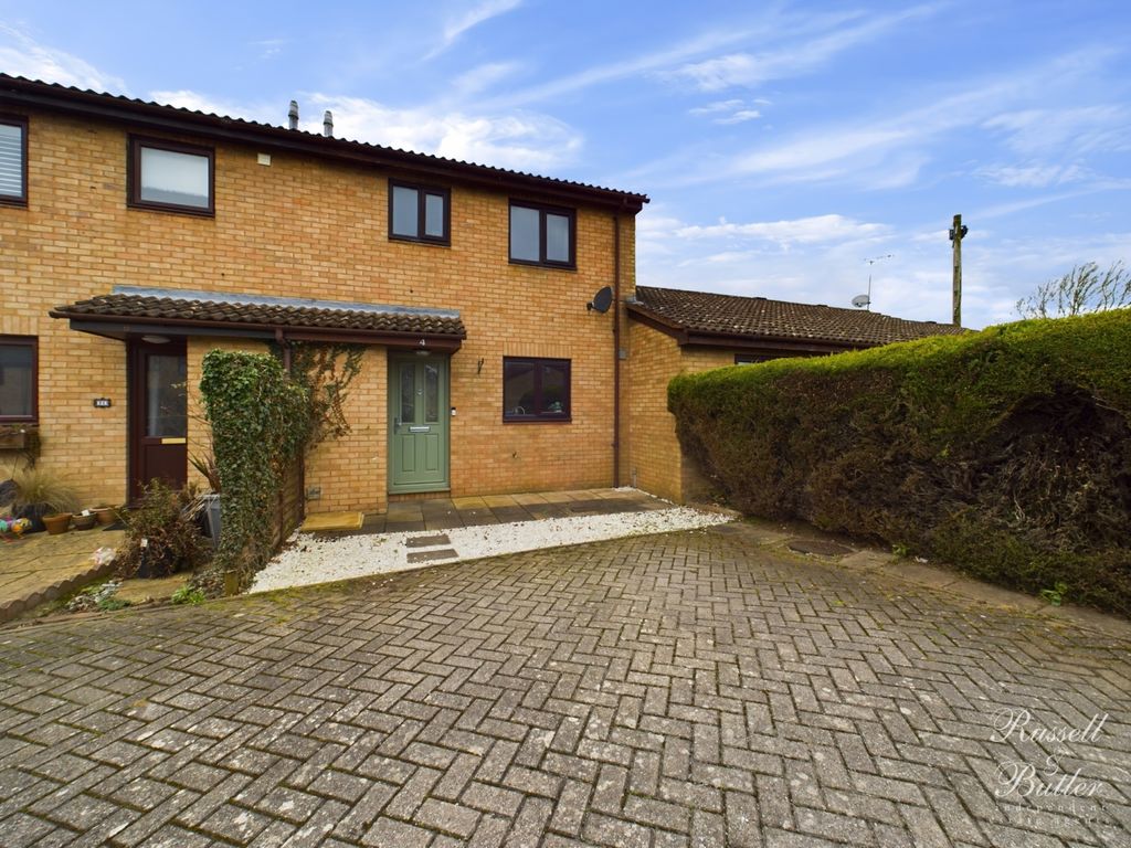 3 bed terraced house for sale in Glebe Close, Maids Moreton, Buckingham