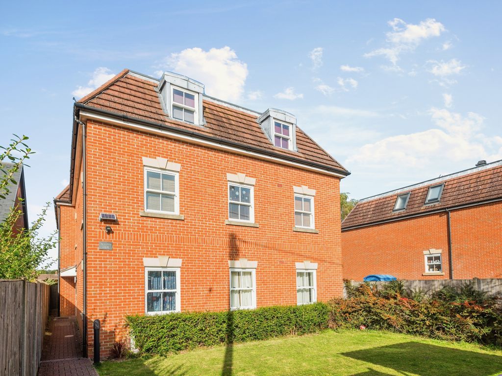 2 bed flat for sale in 71B Bath Road, Thatcham RG18, £210,000 Zoopla