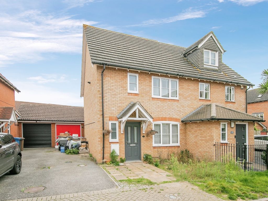 3 bed semidetached house for sale in Lysander Drive, Ipswich IP3, £