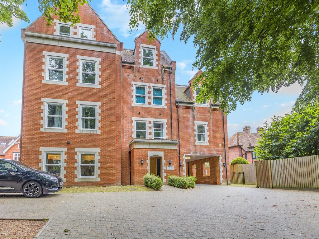 20 bed flat for sale in New Dover Road, Canterbury, Kent CT1, £