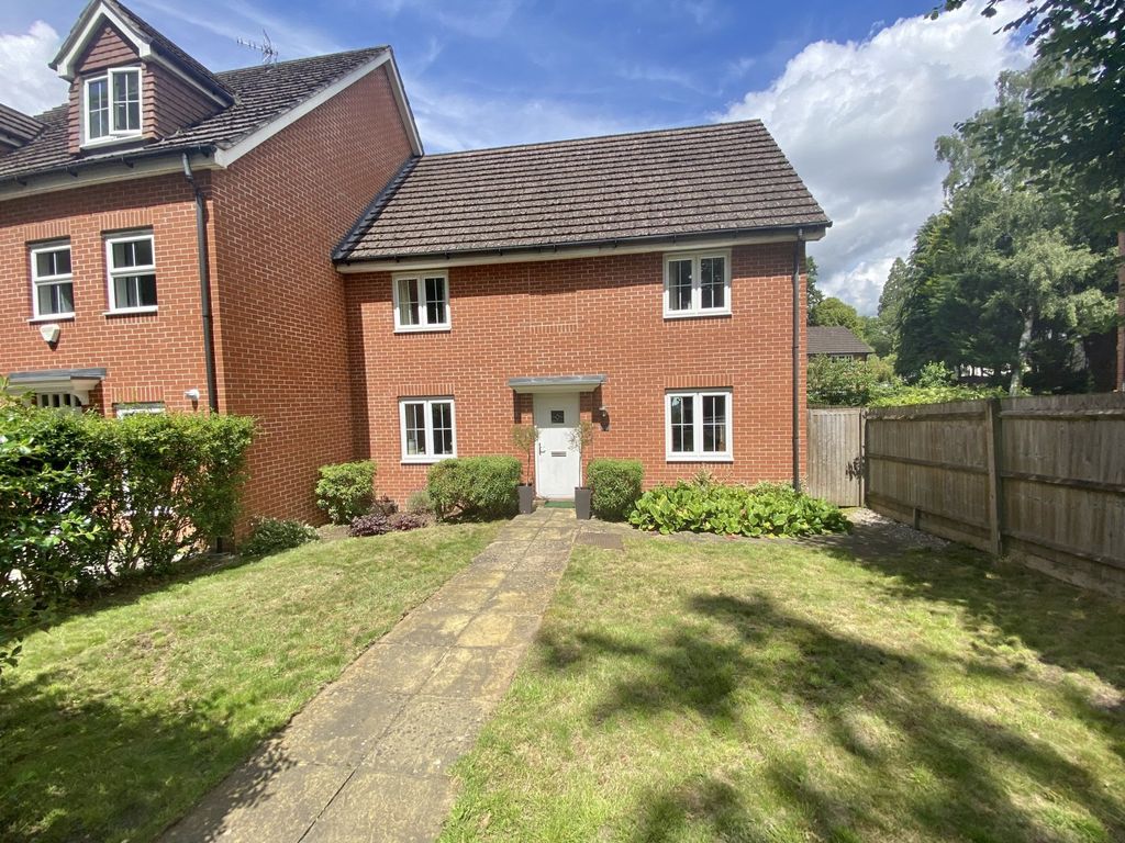 4 bed end terrace house for sale in Waterloo Road, Crowthorne, Berkshire RG45 Zoopla