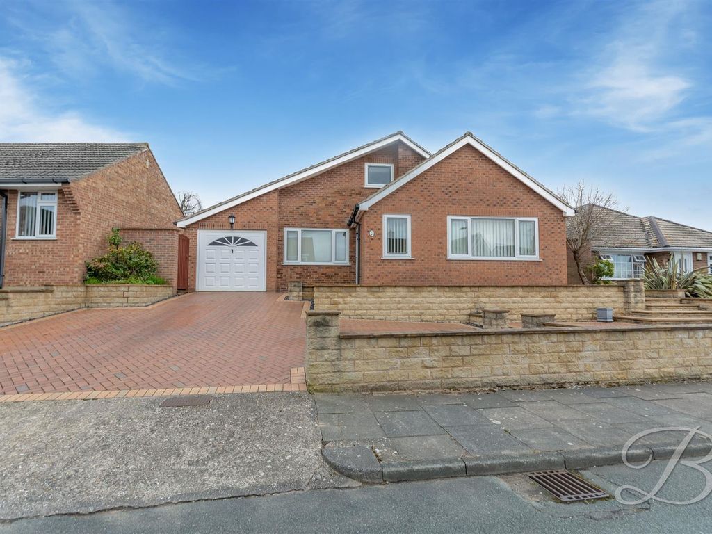 4 bed detached house for sale in 27, Dorchester Drive, Mansfield NG18