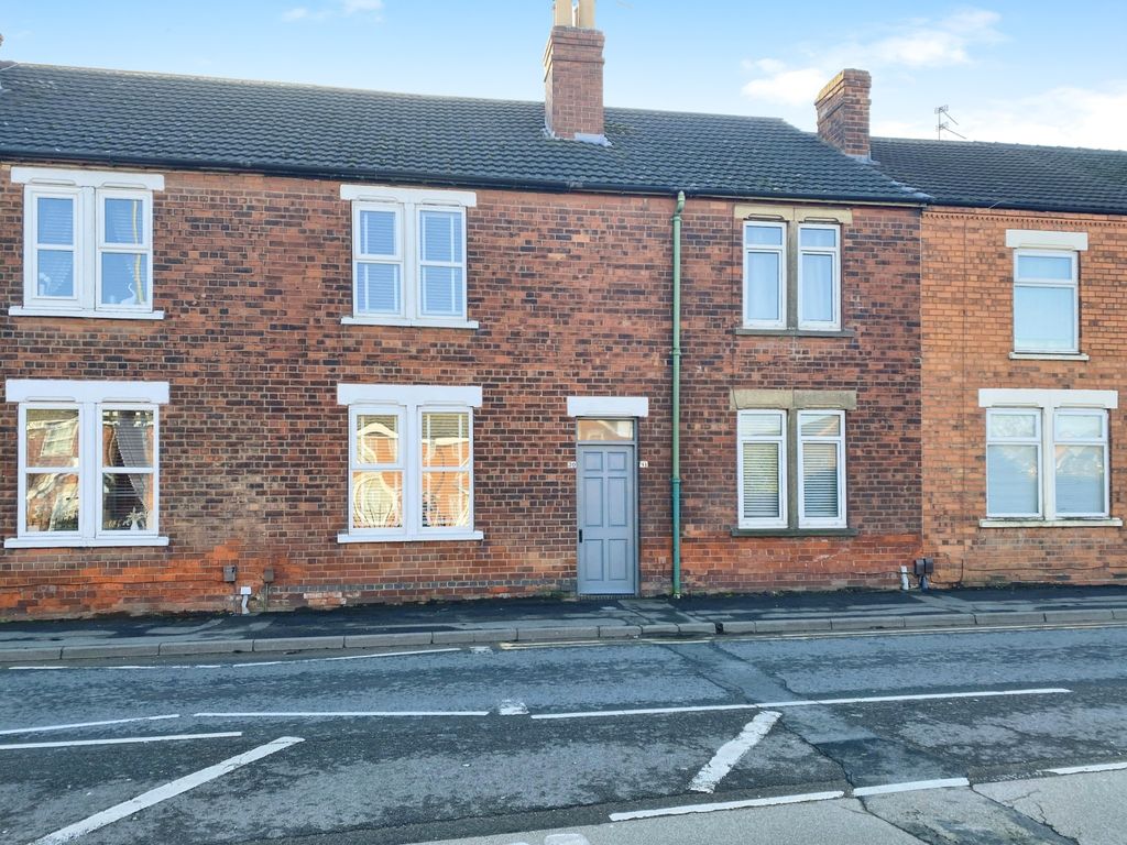 3 bed terraced house for sale in Springfield Road, Grantham, Grantham