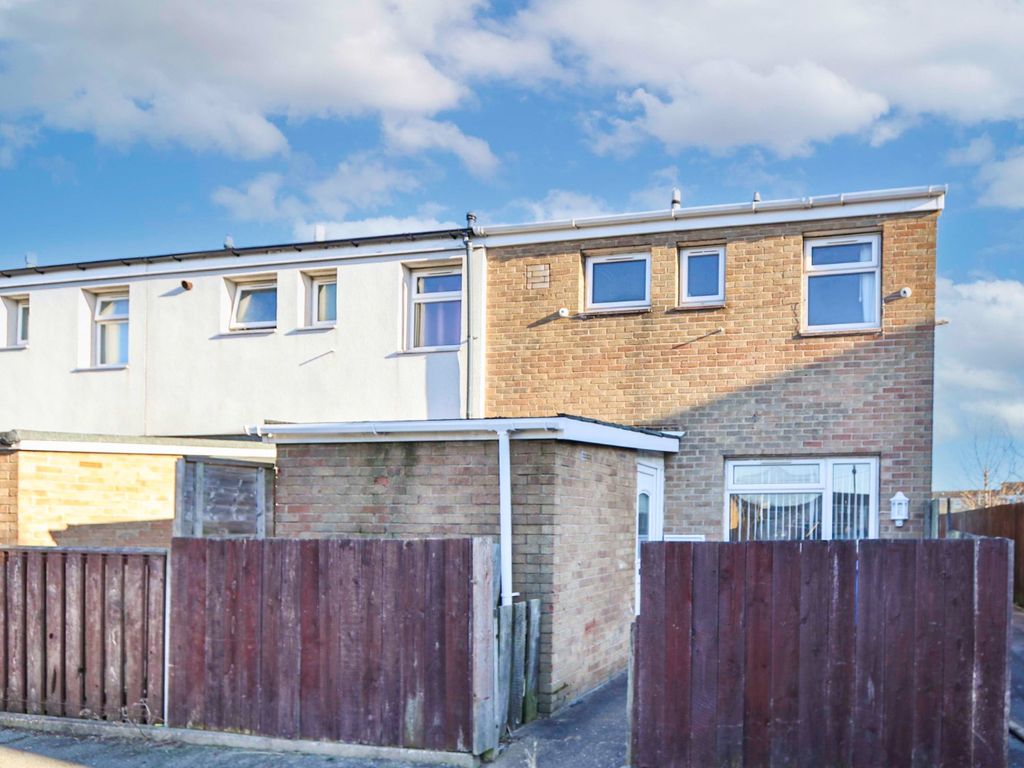 3 bed end terrace house for sale in Saddleworth Close, Bransholme, Hull