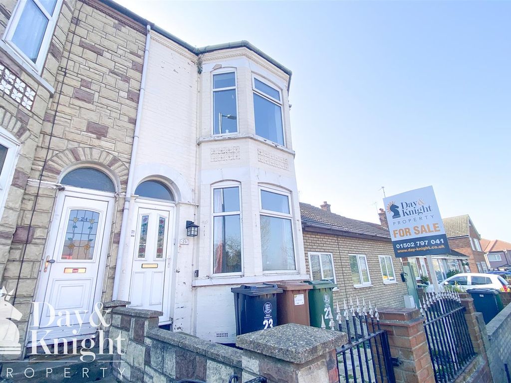 2 bed end terrace house for sale in High Road, Gorleston, Great