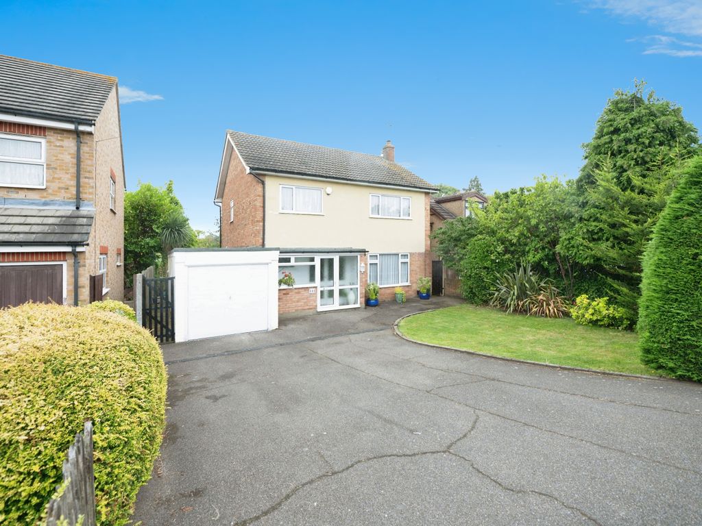 3 bed detached house for sale in Chase Cross Road, Romford RM5, £525,000 Zoopla