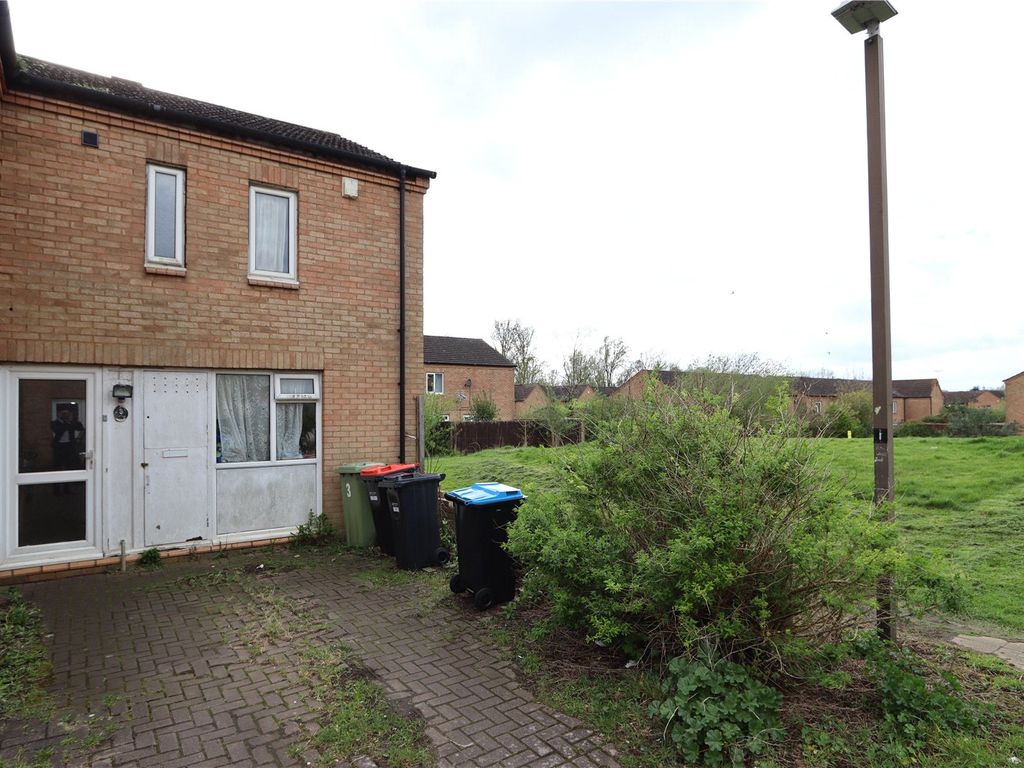 2 bed end terrace house for sale in Trispen Court, Fishermead, Milton