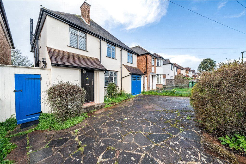 4 bed detached house for sale in Devereux Drive, Watford, Hertfordshire