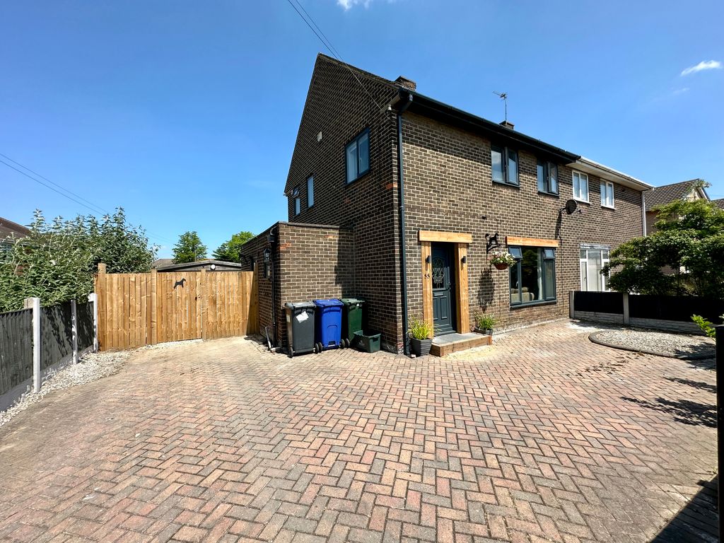 3 bed semidetached house for sale in Brecks Lane, Kirk Sandall