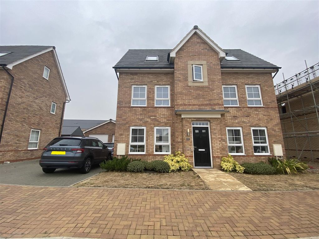 4 bed detached house for sale in Montague Crescent, Brooklands, Milton