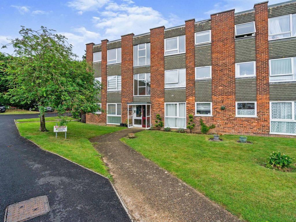 2 bed flat for sale in Buryholme, Broxbourne EN10 Zoopla