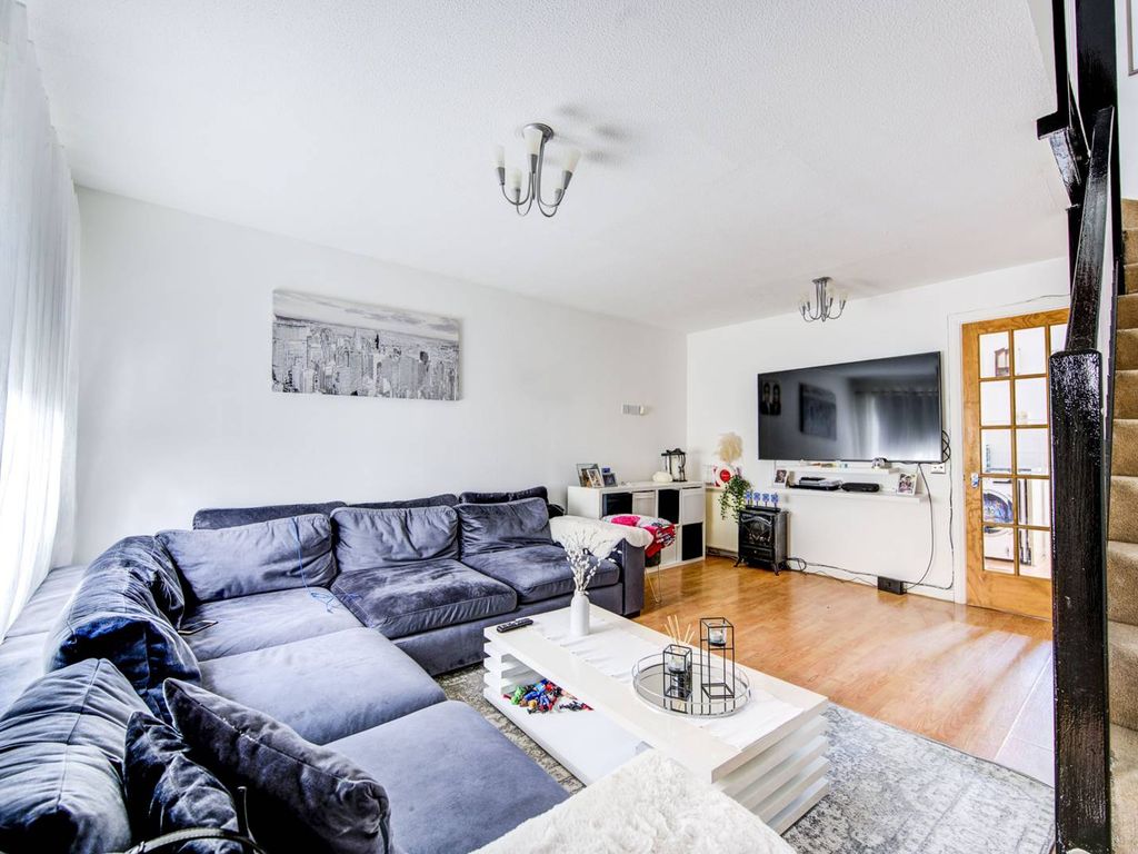 3 bed property for sale in Fleetwood Court, Beckton, London E6 Zoopla