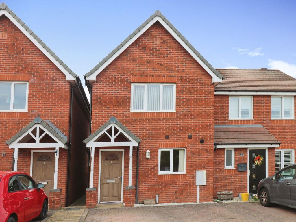 2 bed semidetached house for sale in Church Road, Nuneaton CV10, £