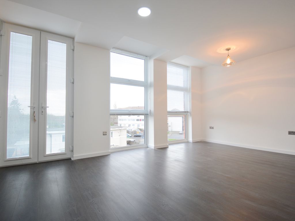 Studio to rent in Elmwood Avenue, Feltham TW13, £1,100 pcm Zoopla