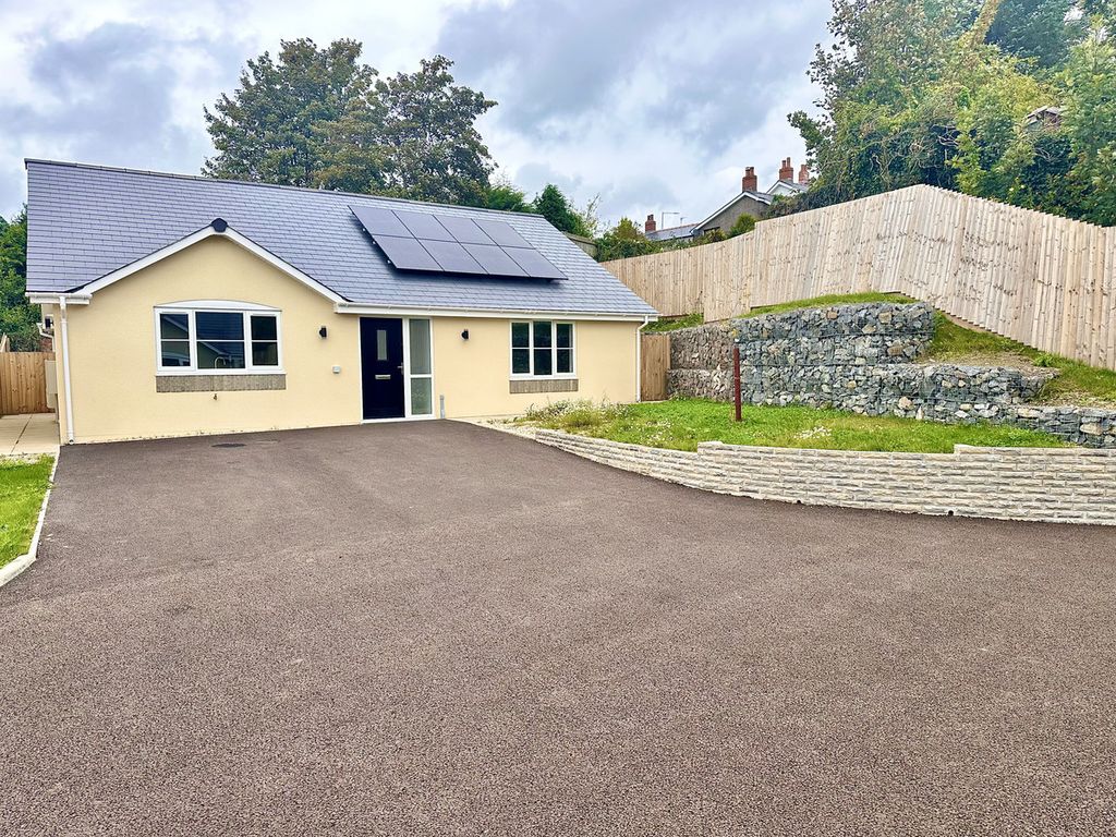 3 bed detached bungalow for sale in Trem Pant Glas, Pontypool NP4, £