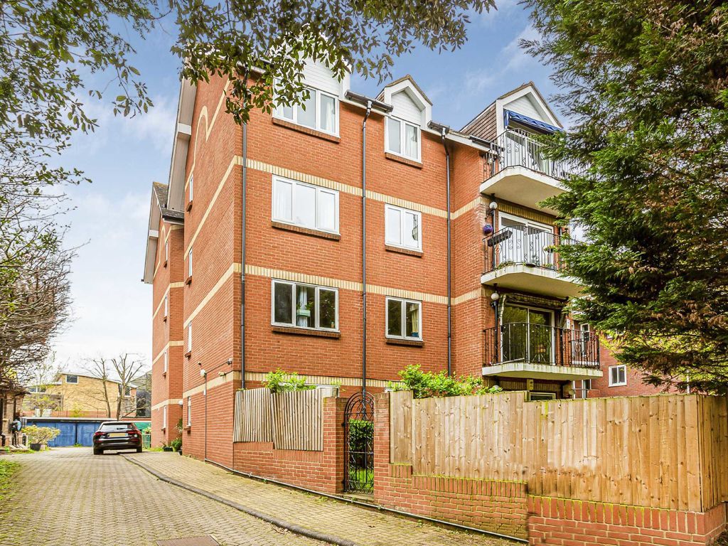 2 bed flat for sale in The Downs, London SW20 Zoopla