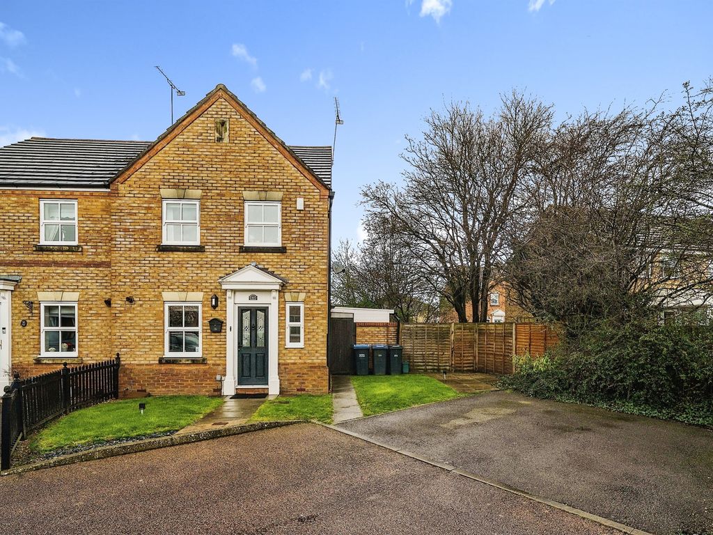 3 bed semidetached house for sale in Doulton Close, Church Langley