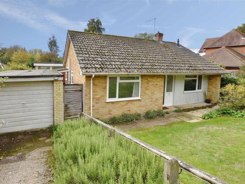 3 bed detached bungalow for sale in Walnut Tree Lane, Westbere