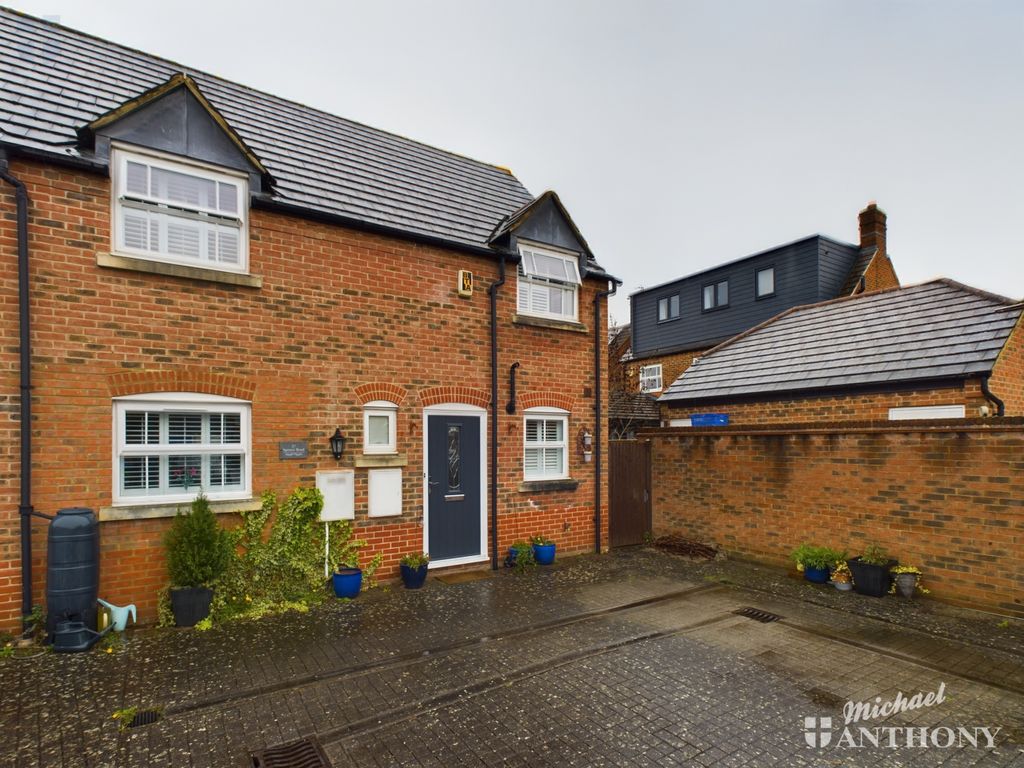 3 bed semidetached house for sale in Spruce Road, Aylesbury, Buckinghamshire HP19, £410,000