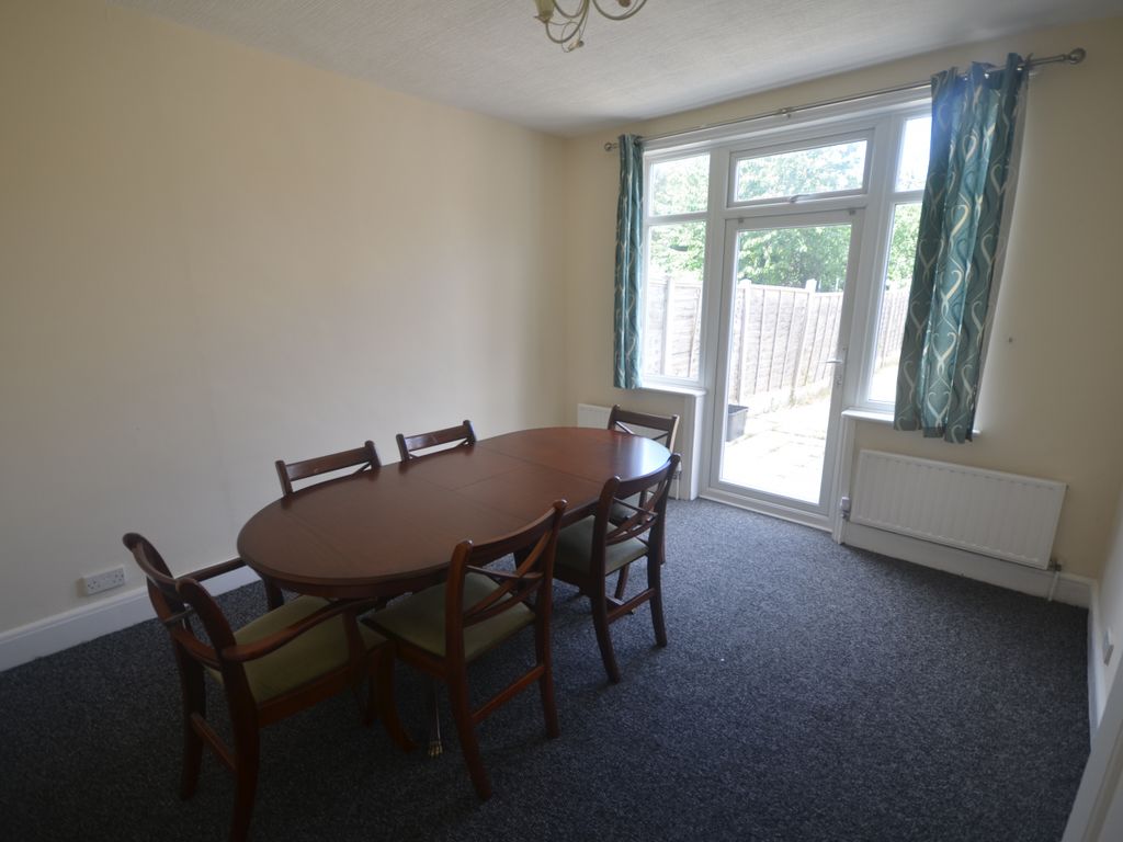3 bed terraced house to rent in Glenwood Gardens, Ilford IG2, £2,100