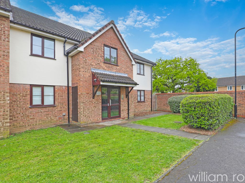 1 bed flat for sale in Beaufort Close, Highams Park, London E4, £