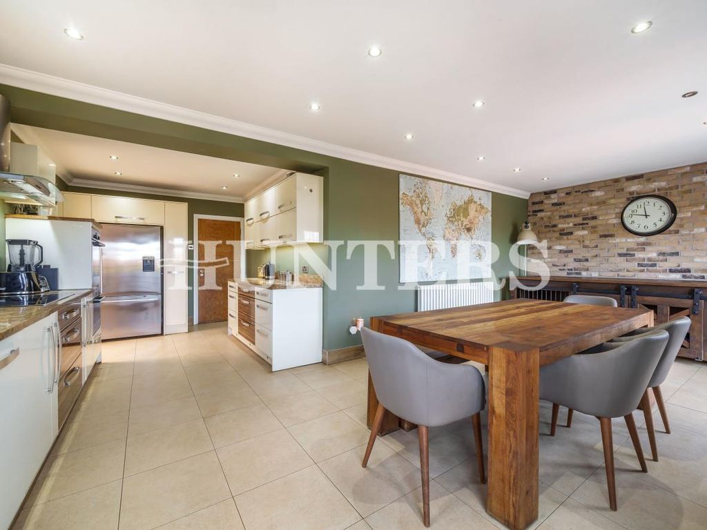 4 bed property for sale in Alder Avenue, Upminster RM14 Zoopla