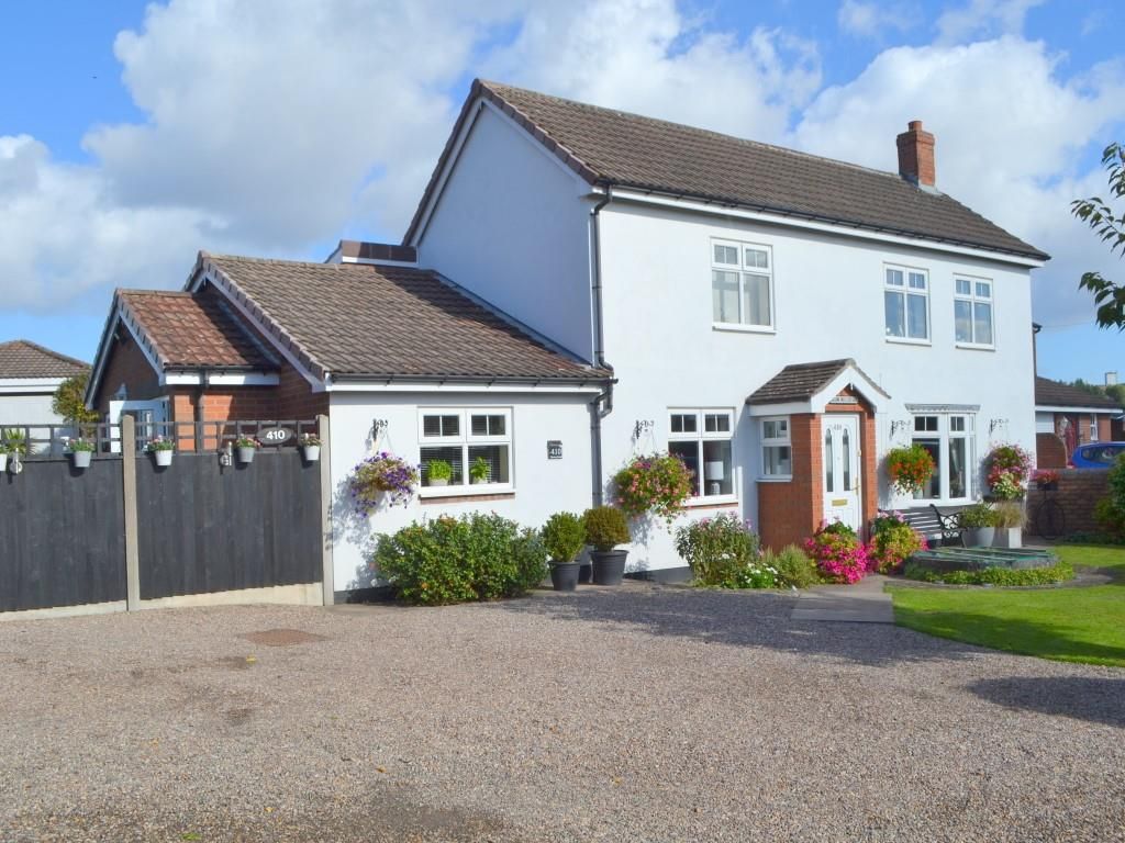 4 bed detached house for sale in Himley Road, Gornal Wood, Dudley DY3