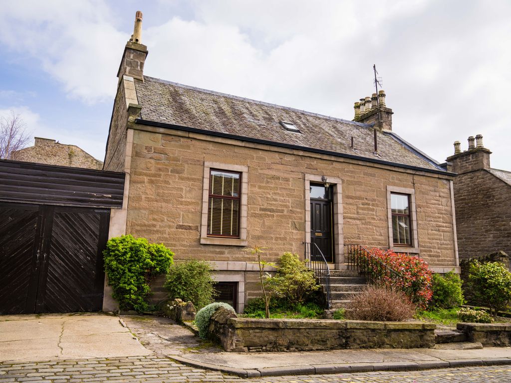 4 bed detached house for sale in Greenfield Place, Dundee DD1, £350,000