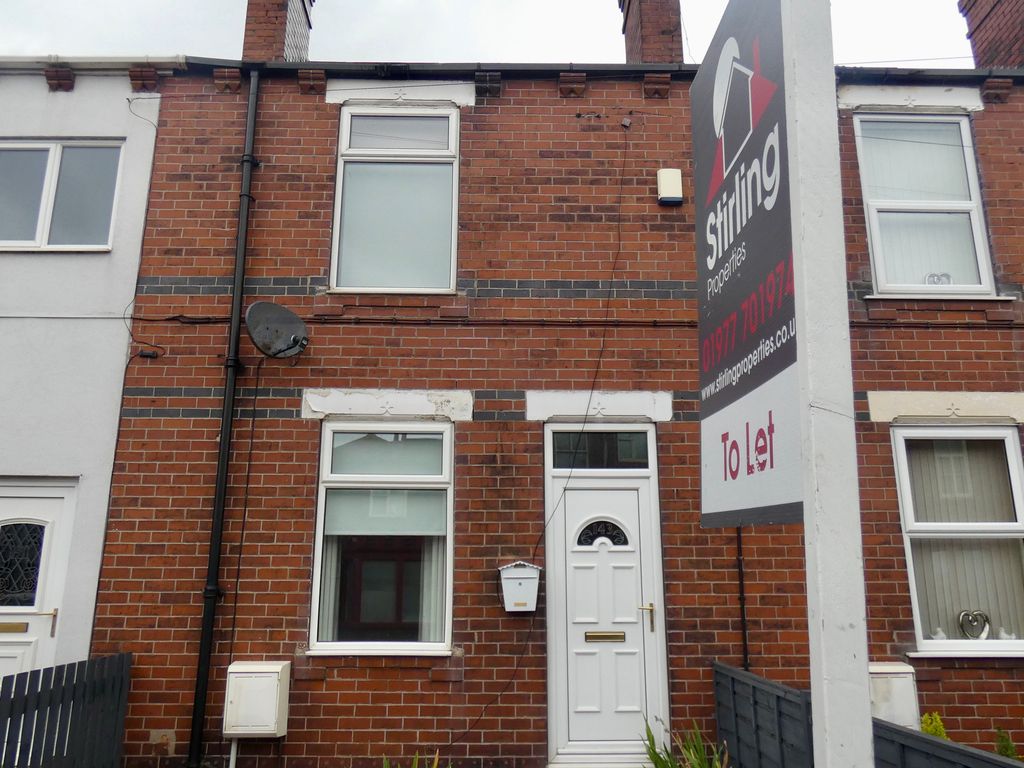 2 bed terraced house to rent in Pontefract Road, Featherstone WF7, £675