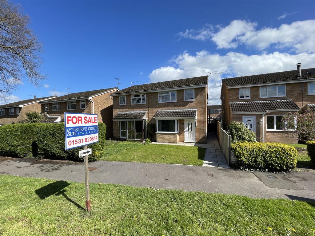 3 bed semidetached house for sale in Pauls Walk, Huntley, Gloucester