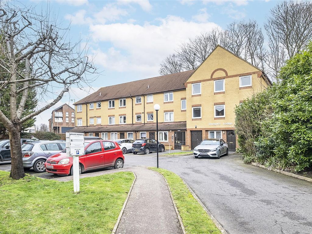 2 bed flat for sale in The Grove, Epsom KT17 Zoopla