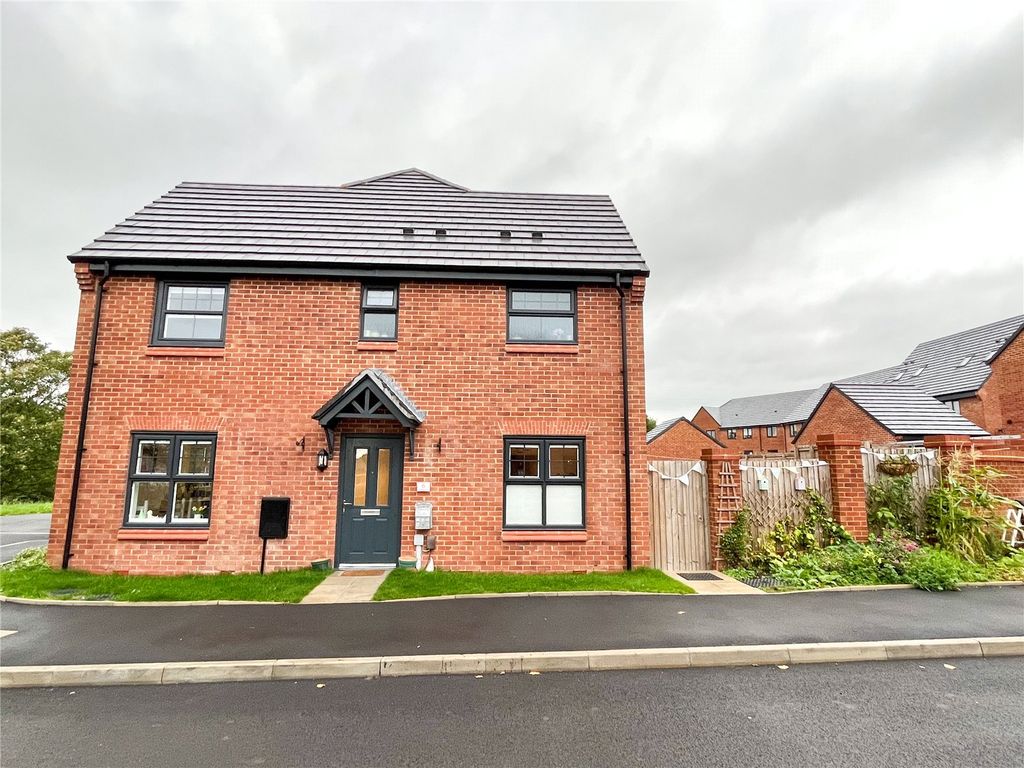 3 bed semidetached house for sale in Hazelhurst Close, AshtonUnder