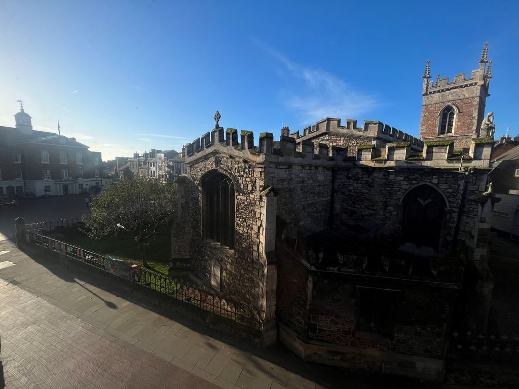 3 bed flat to rent in High Street, Somersham, Huntingdon PE28, £1,200