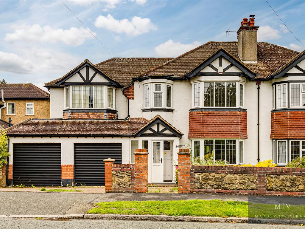 4 bed property for sale in Montague Avenue, Sanderstead, South Croydon