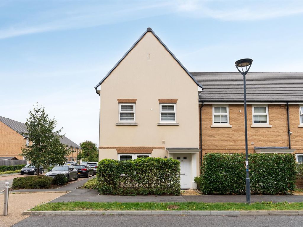 4 bed town house for sale in Autumn Way, West Drayton UB7, £595,000