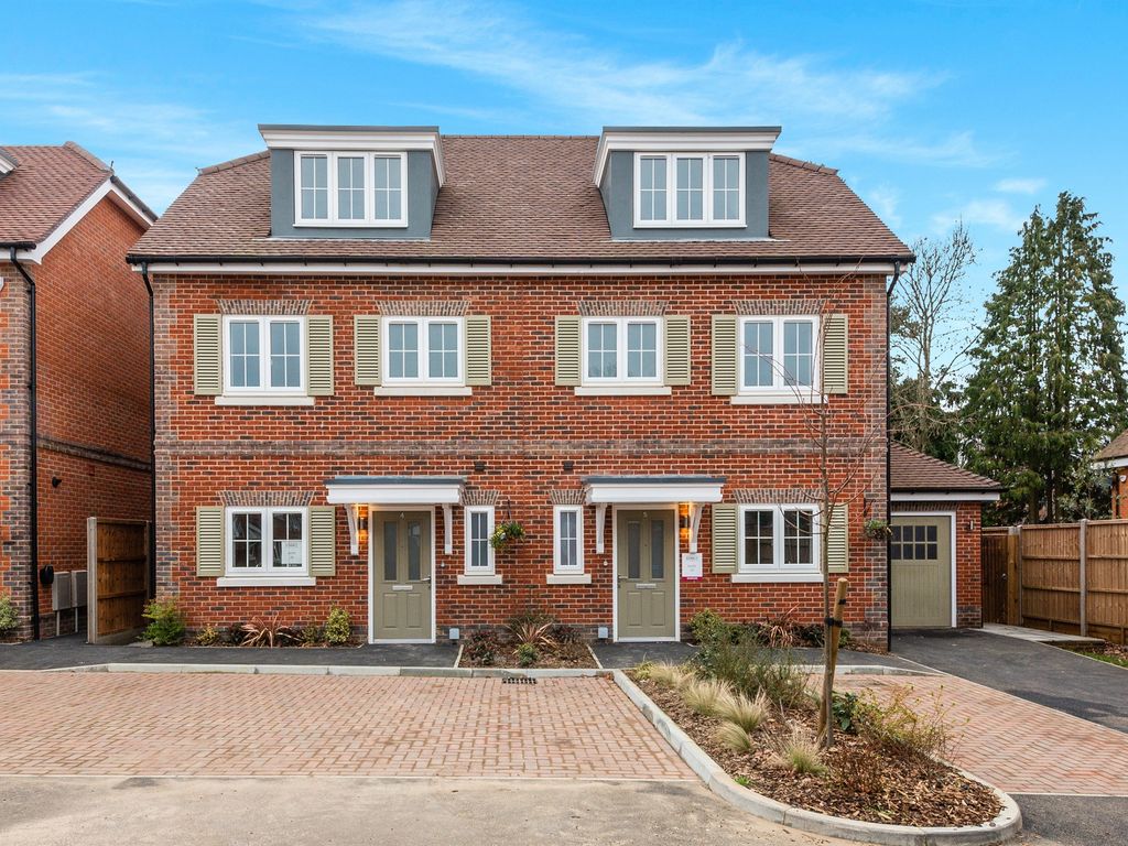 New home, 3 bed semidetached house for sale in Whyteleafe Road