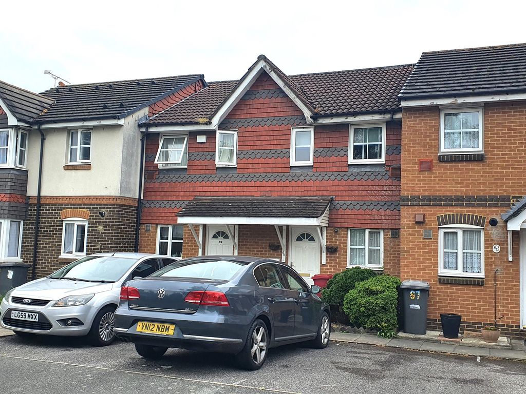 2 bed terraced house for sale in Stranraer Gardens, Slough SL1, £