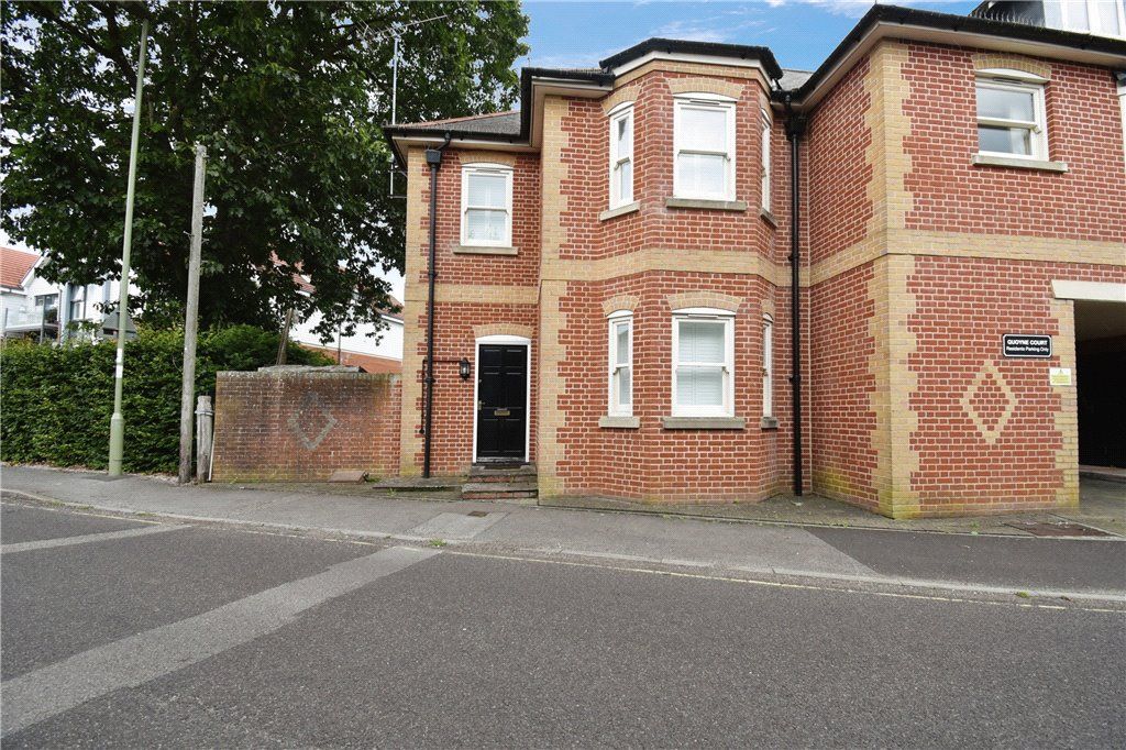 3 bed end terrace house for sale in Duttons Road, Romsey, Hampshire