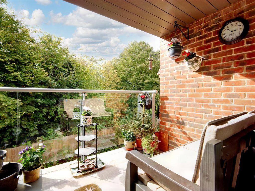 Wayfarer Place, The Dean, Alresford SO24