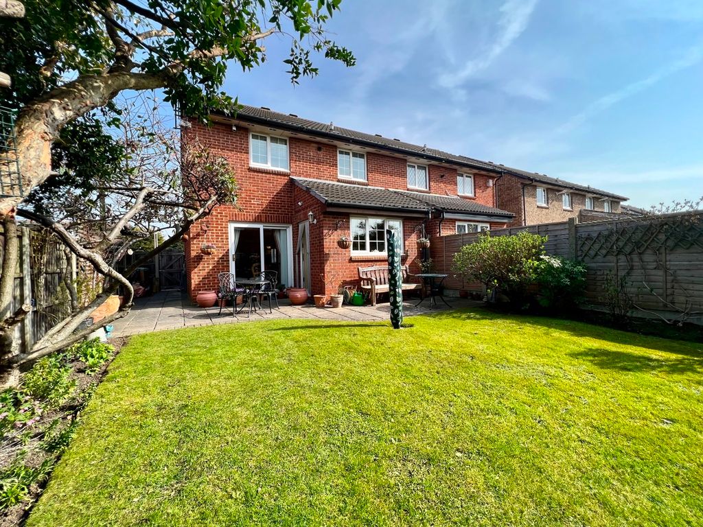 3 bed semidetached house for sale in Columbine Way, Harold Wood