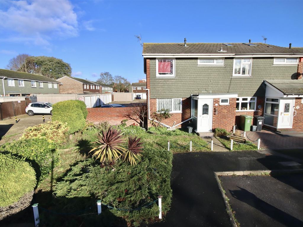 3 bed end terrace house for sale in Whitecross Gardens, Portsmouth PO2