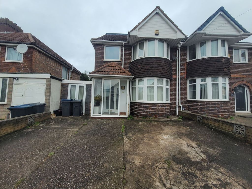 5 bed semidetached house for sale in Flaxley Road, Birmingham B33, £